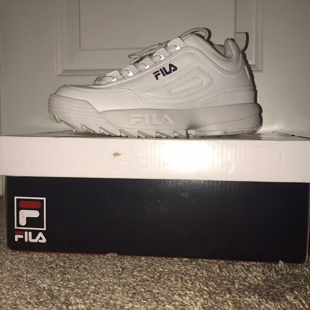 White fila shoes